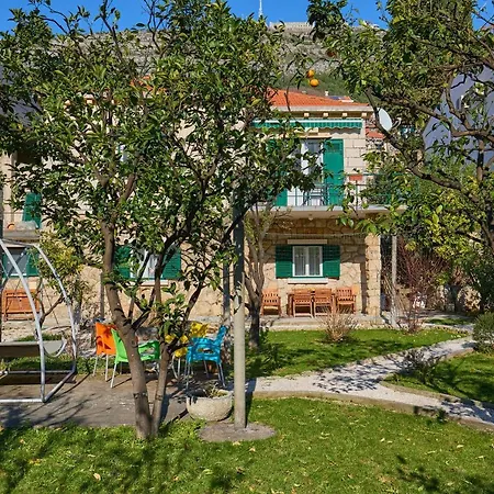 Ahava Garden Apartment