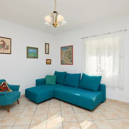 Ahava Garden Apartment