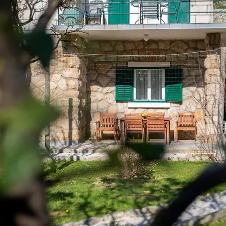Ahava Garden Apartment